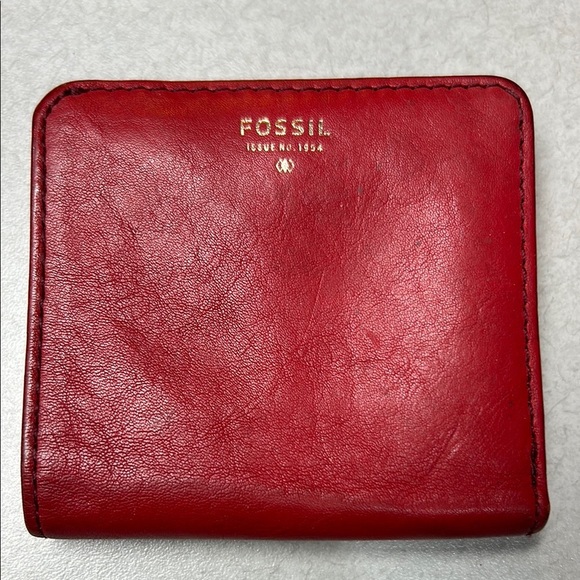 Fossil Leather Wallet Money Purse Cards Organize Red Pink Travel Car Coffee Shop - Picture 1 of 12